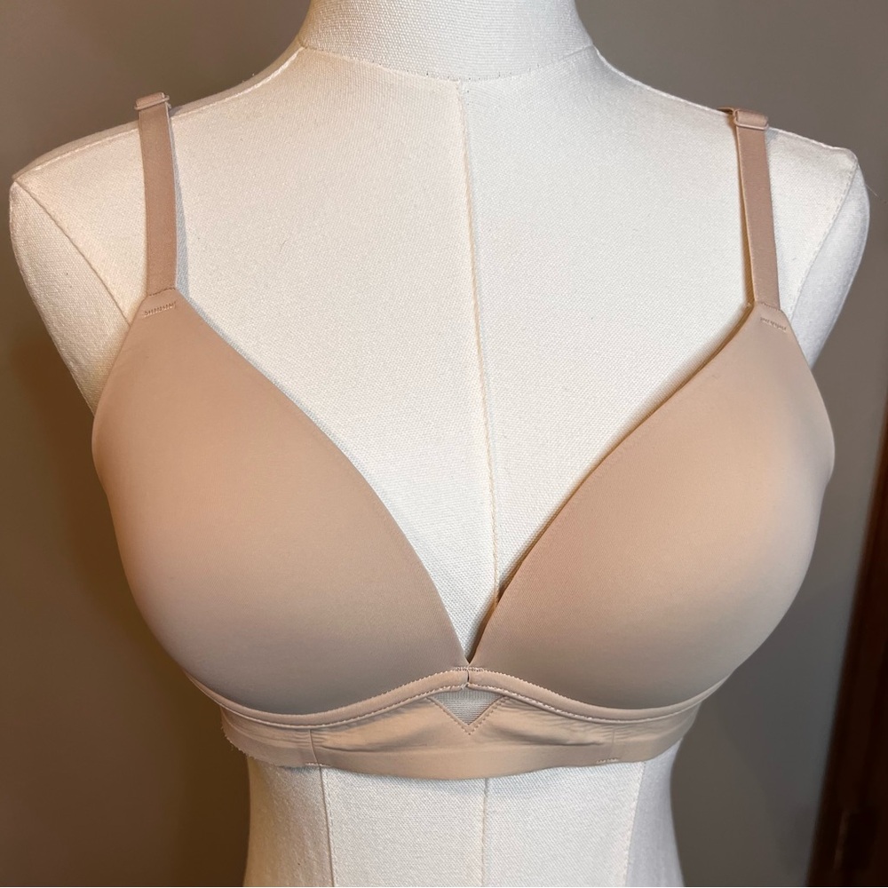 Maidenform Womens Bra One Fab Fit 32C Wireless Demi T-Shit Beige
